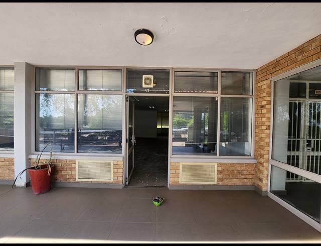 96M² OFFICE TO LET IN VORNA VALLEY